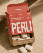 Perli Cinna Mint gum box open showing white gum pieces in kraft tray